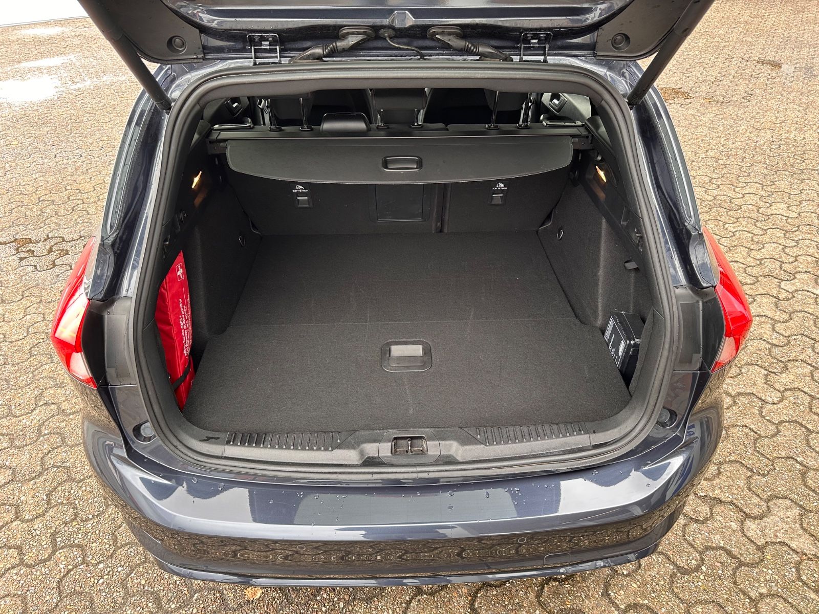 Fahrzeugabbildung Ford Focus Turnier ST-Line X 1.5 EB AHK/ACC/LED/Navi