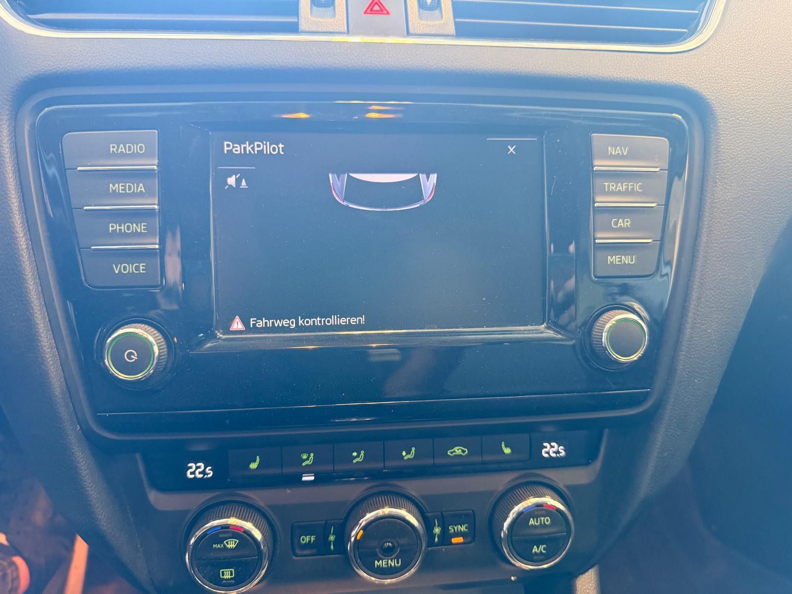 Fahrzeugabbildung SKODA Octavia Combi Ambition/ 1.HAND / NAVI/KLIMA/