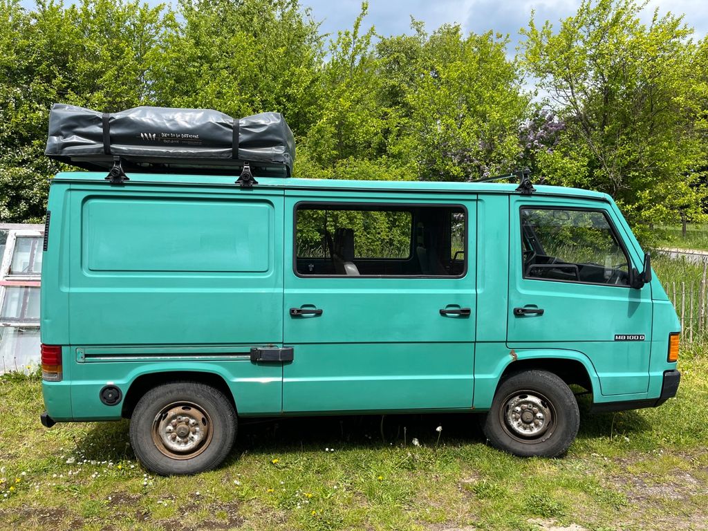 Mercedes-Benz MB 100