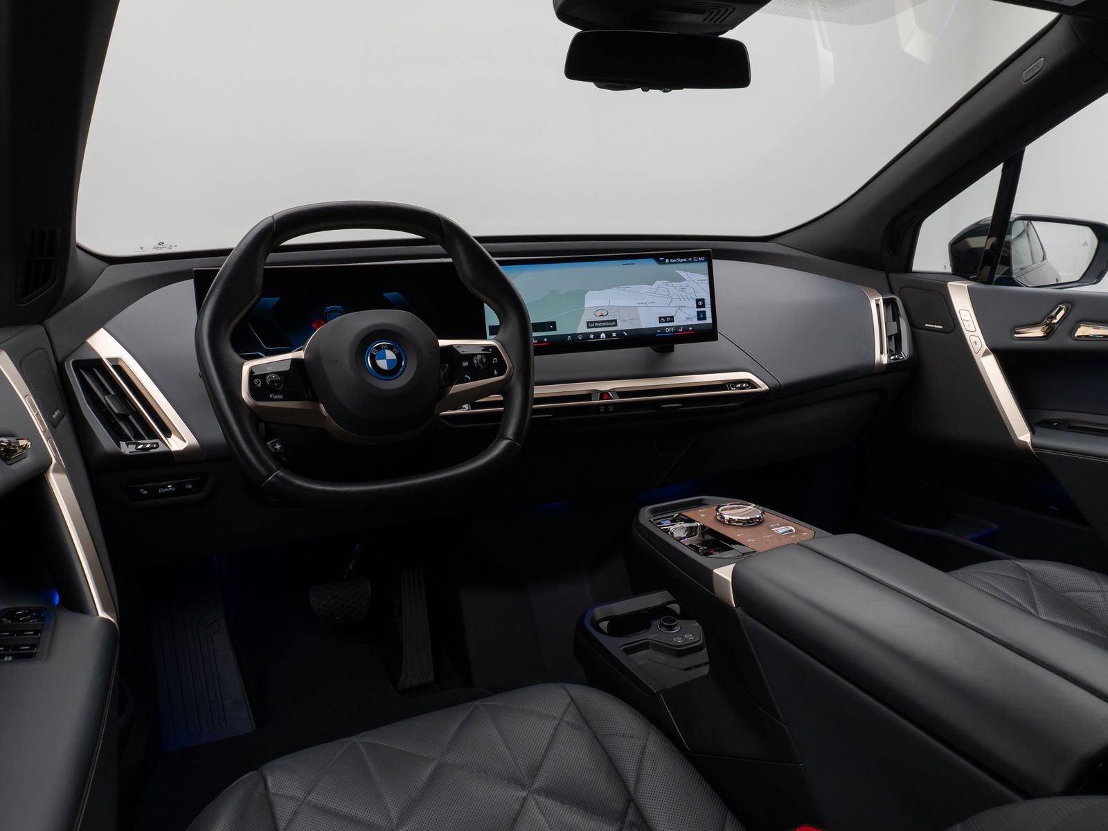 Fahrzeugabbildung BMW iX xD40 Sport 360°Laser H/K DAB AHK ACC 22Zoll