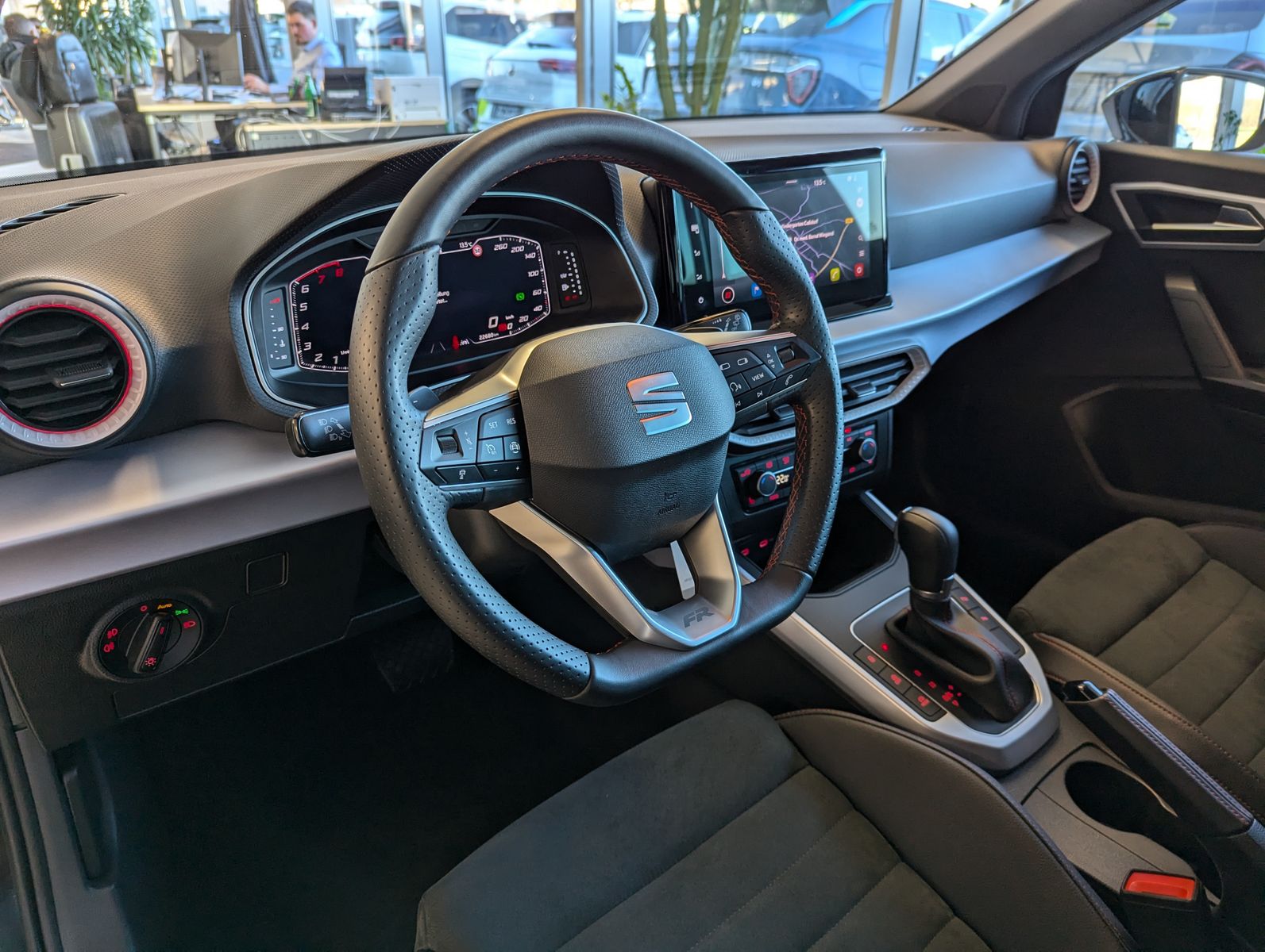 Fahrzeugabbildung SEAT Arona 1.5 TSI DSG FR LED ACC Cam Dinamica AHK 18