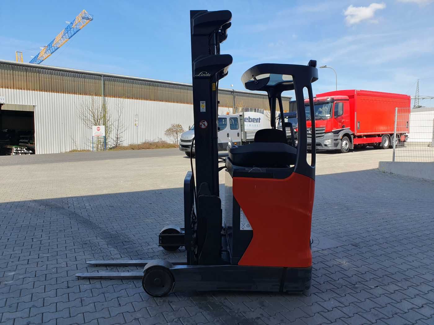 Fahrzeugabbildung Linde R12B-01 / nur 2.394h! / Hubhöhe: 6m / 2015