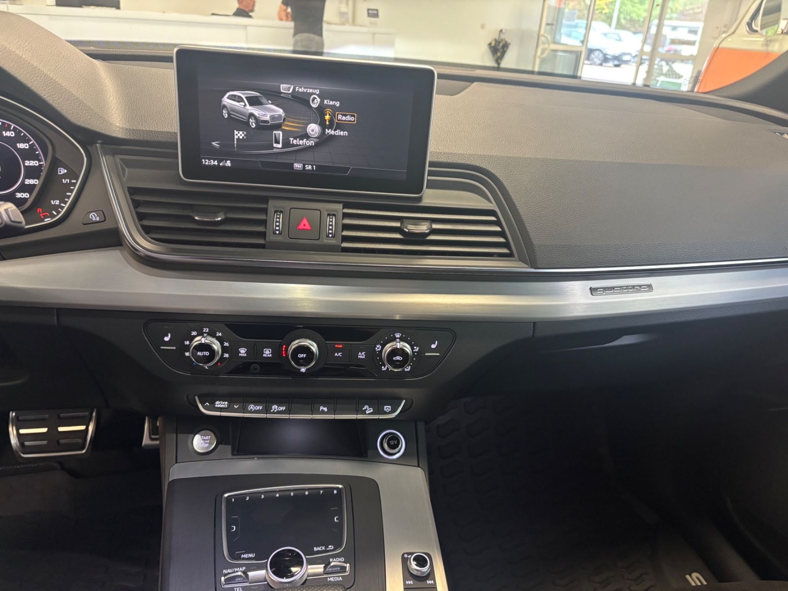 Fahrzeugabbildung Audi Q5 40 TDI quattro KAM NAV S-LINE