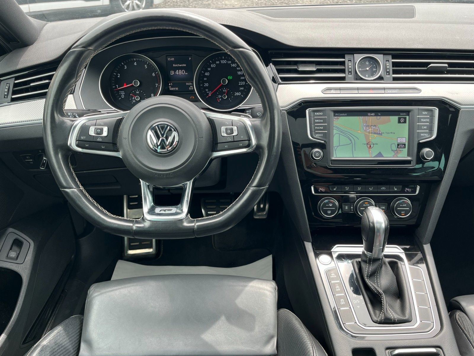 Fahrzeugabbildung Volkswagen 2.0 TSI DSG R-LINE/HIGHLINE Navi Pano AHK LED SP