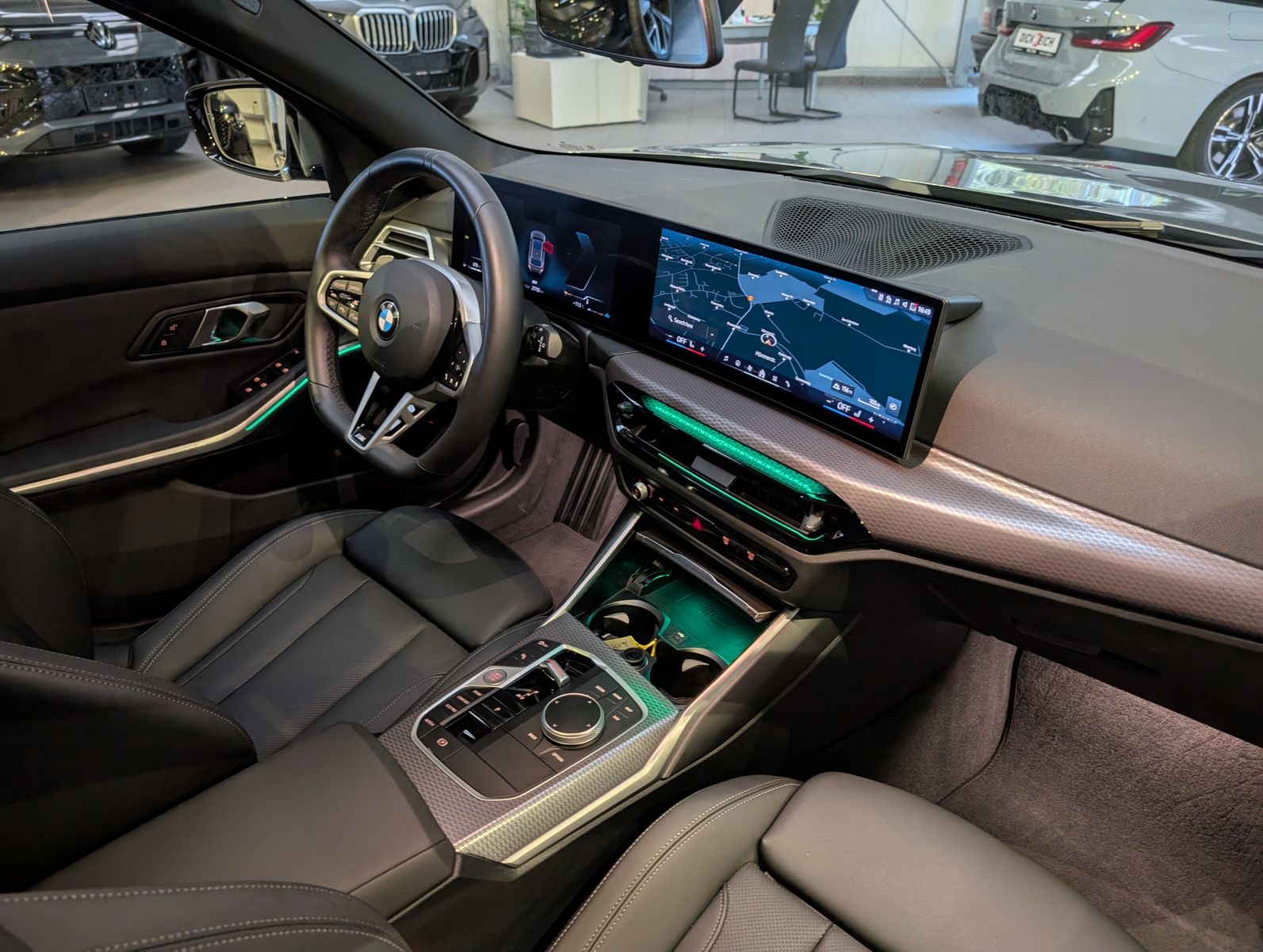 Fahrzeugabbildung BMW 320 d M-Sport Ad-LED ACC Comfort Kamera Pano AHK