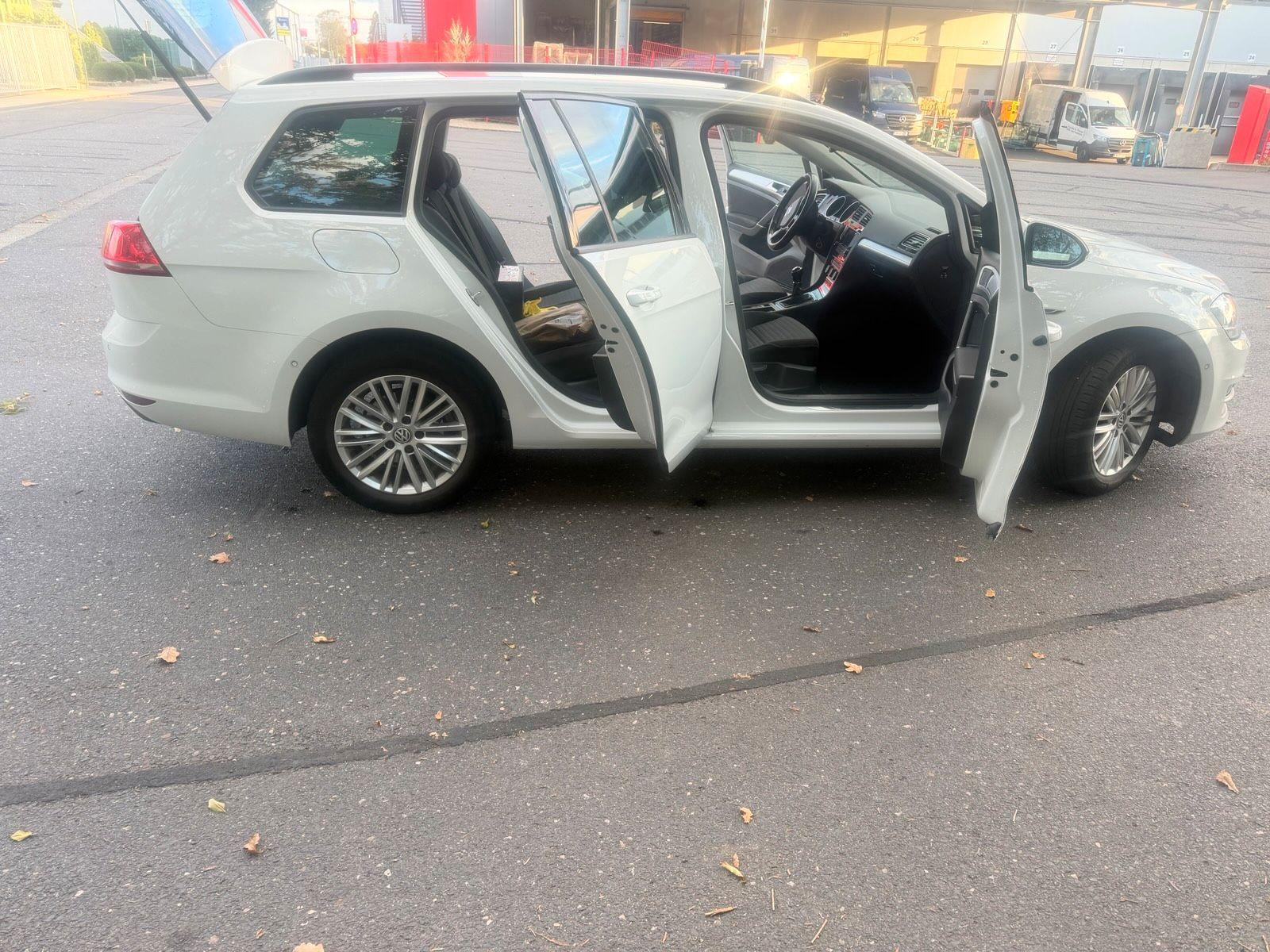 Volkswagen Golf 2015 — rear view