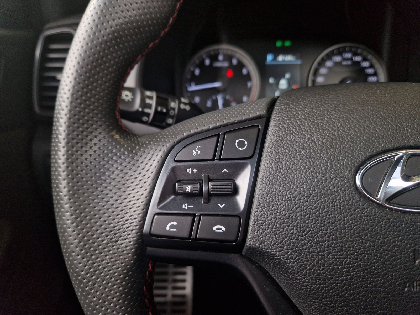 Fahrzeugabbildung Hyundai TUCSON 2WD N-Line PANO LED