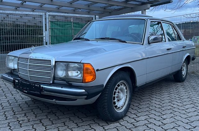 Mercedes-Benz 230E W123 *ORIGINAL*H-ZULASSUNG*1.HAND*