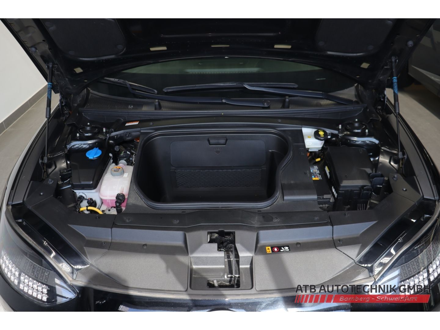Fahrzeugabbildung Hyundai IONIQ 6 DYNAMIQ 53kWh 97,3% SOH Navi Digitales C