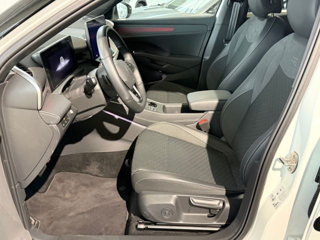 Fahrzeugabbildung Volkswagen T-ROC 1.5 eTSI DSG R-LINE IQ.LIGHT KESSY BLACK S