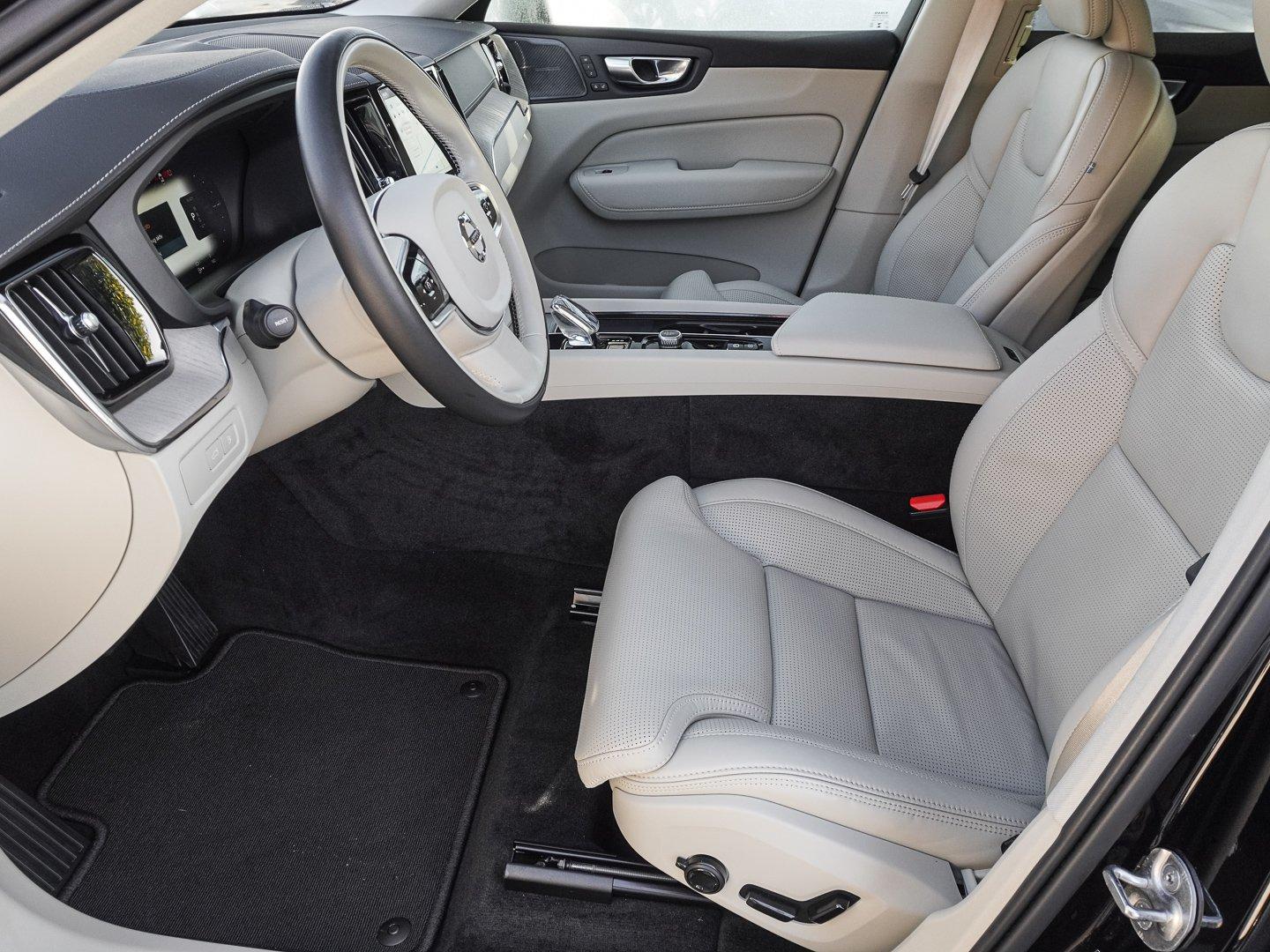 Volvo XC60 T8 AWD Ultra Bright Plug-in Hybrid MASSAGE