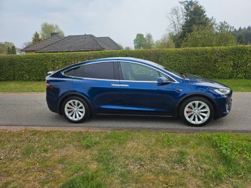 Tesla Model X Allradantrieb Ludicrous+ EAP, AHK