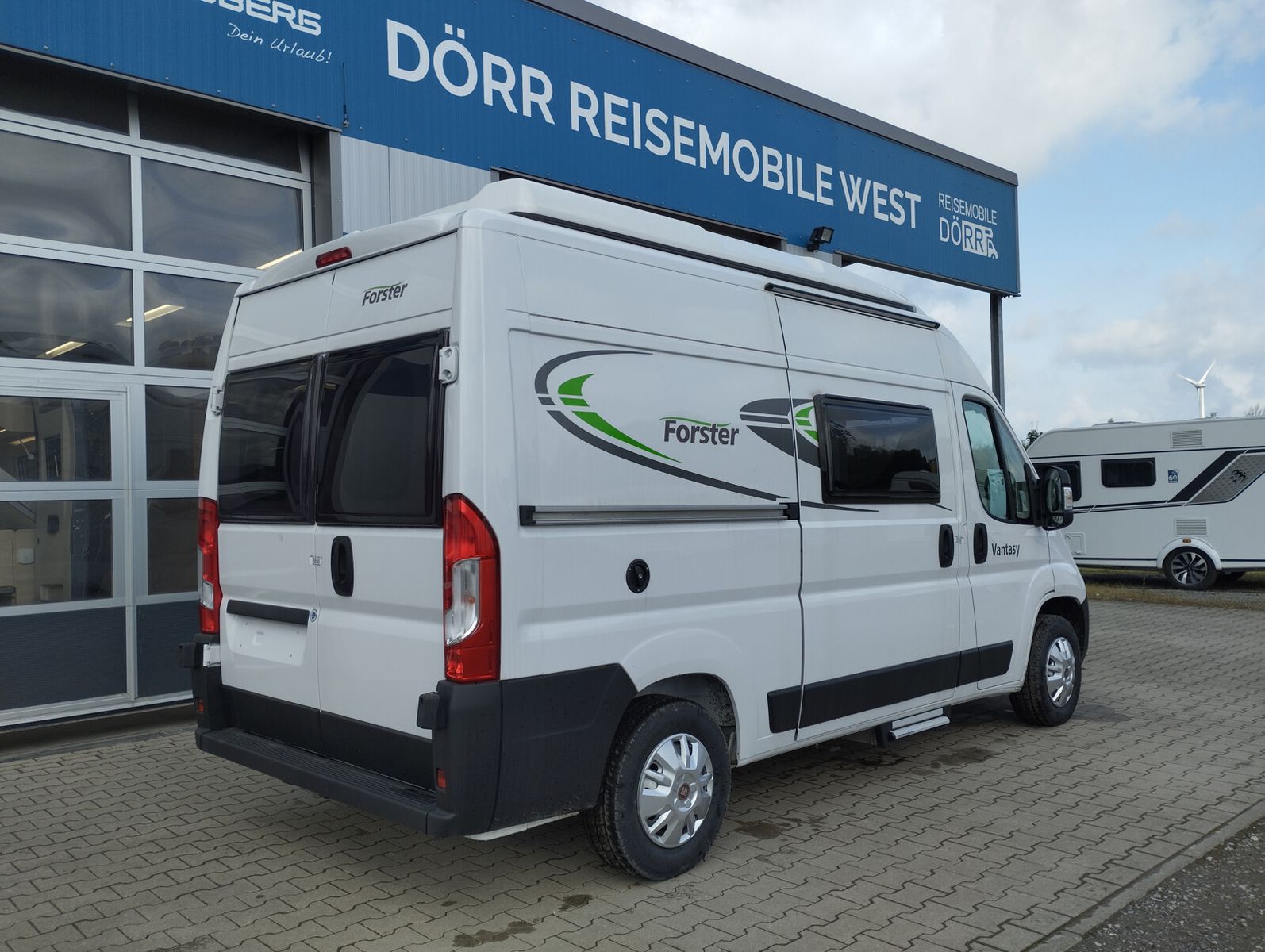 Fahrzeugabbildung Forster Vantasy 541 HB 140 PS mit Pop-Up Dach