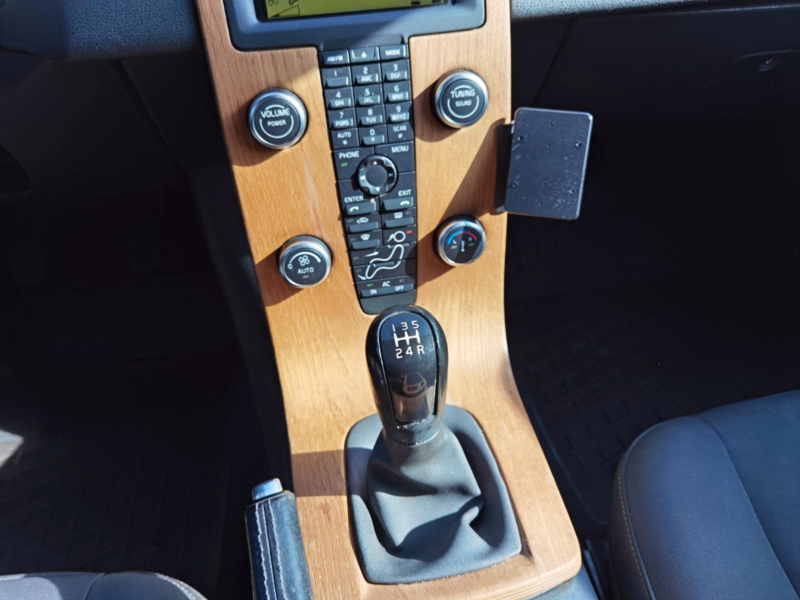 Volvo V50 2010 — photo 10