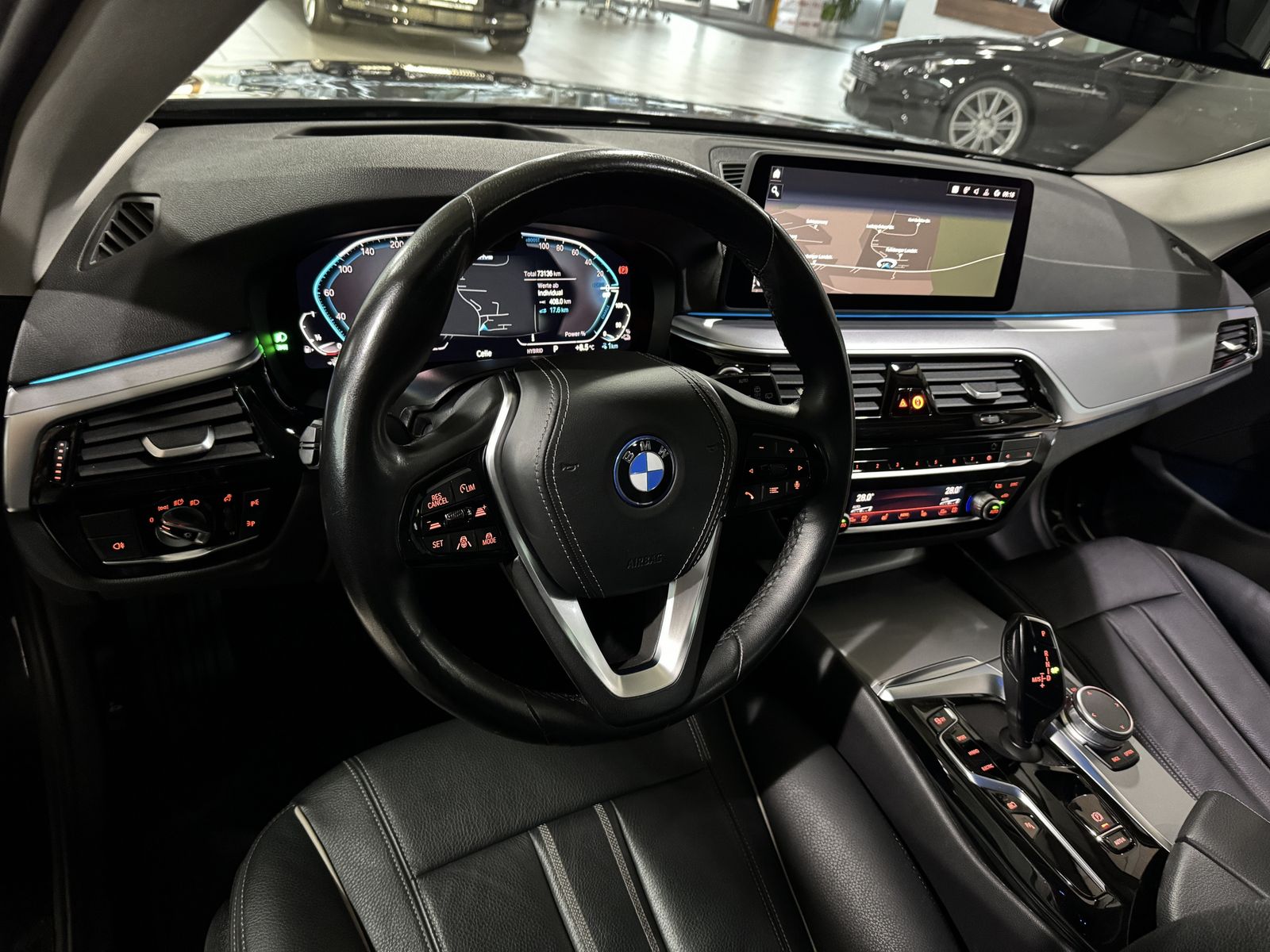 Fahrzeugabbildung BMW 530e Panorama Kamera Laser HUD DAB HiFi Komfort