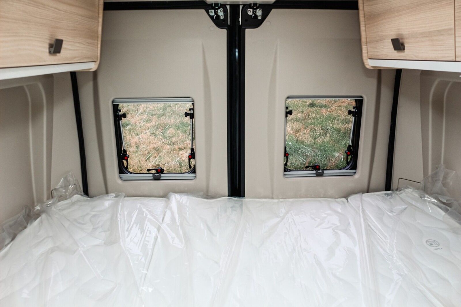 Fahrzeugabbildung Chausson Van First Line V594L Dörr Black-Edition exklusiv