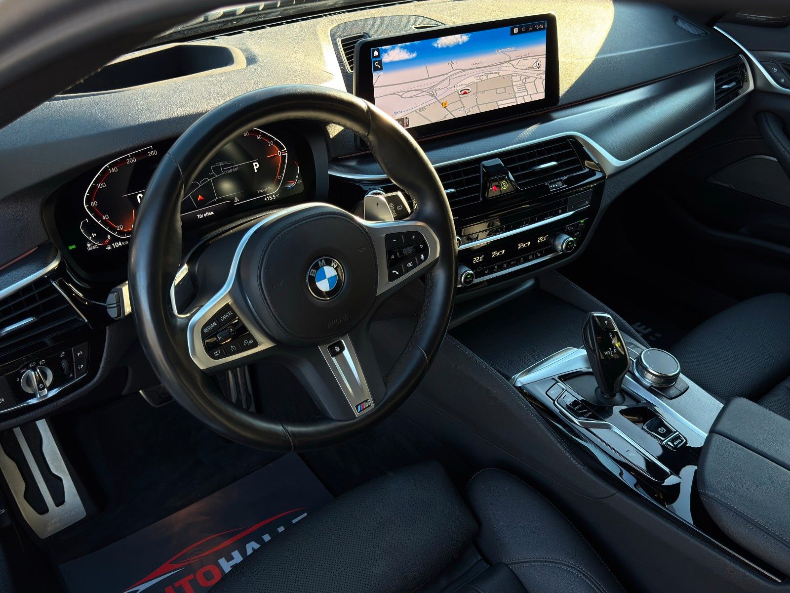 Fahrzeugabbildung BMW 530d Touring M Sport Shad HuD H&K LHZ SHZ Leder