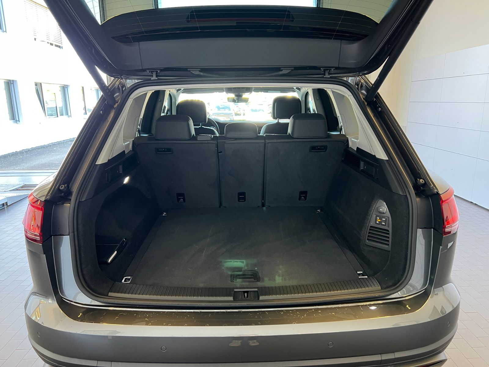 Fahrzeugabbildung Volkswagen Touareg 3.0 TDI 4MOTION *AHK, LED, Luft, ACC, 19