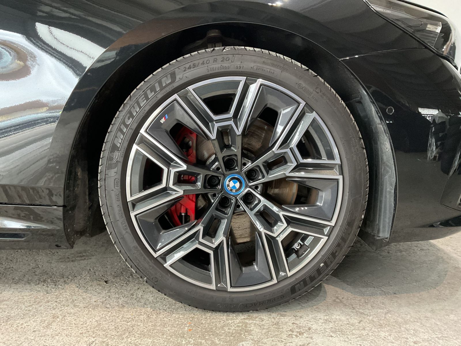 Fahrzeugabbildung BMW i5 M60 xDrive Limousine, Sitheizung vorne und hi