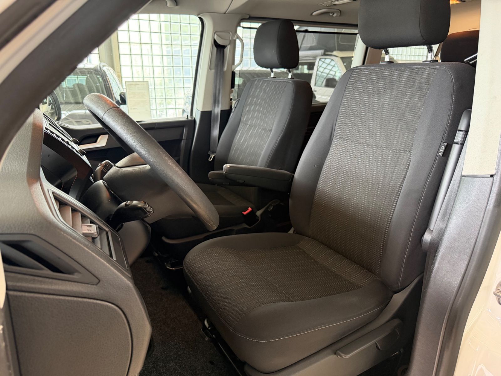 Fahrzeugabbildung Volkswagen T6 Caravelle Comfortline