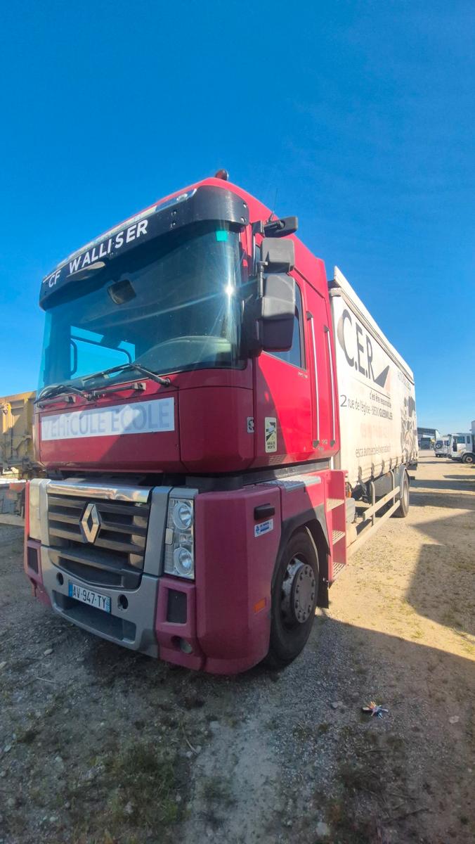 Renault MAGNUM 520