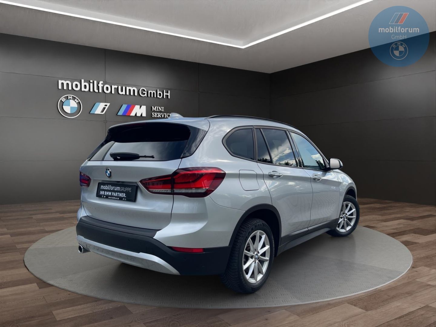 BMW X1 sDrive18i Advantage LED Kamera Sportsitze DAB foto 3