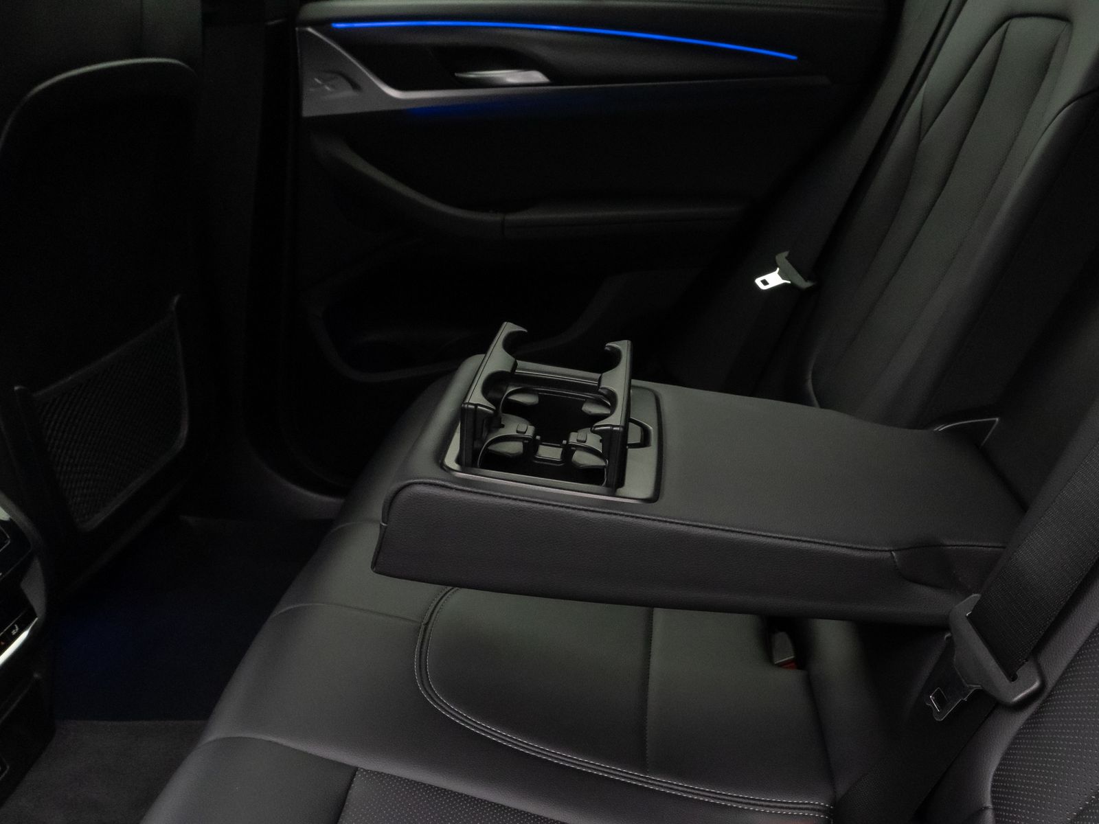 Fahrzeugabbildung BMW X3 M40d Kamera Laser HUD DAB H/K AHK Komfort 20"