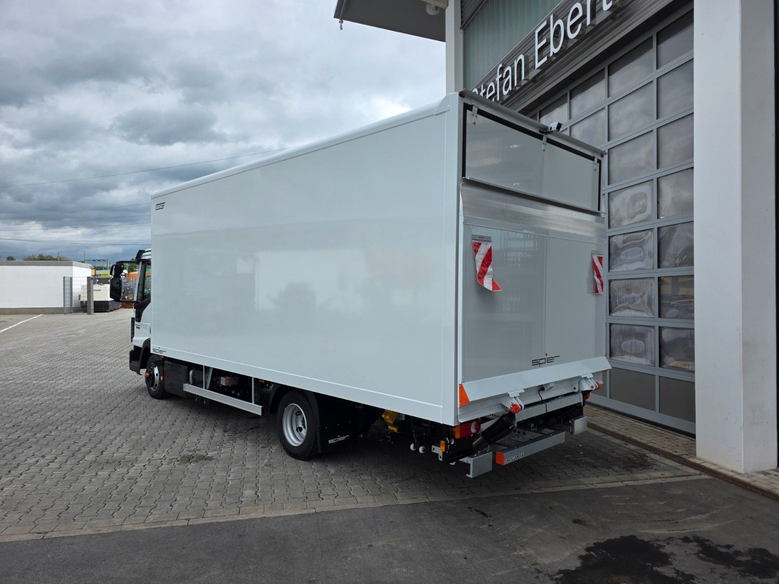 Fahrzeugabbildung Iveco Eurocargo ML75E19/P LBW 1.000kg 3 Sitze Klima