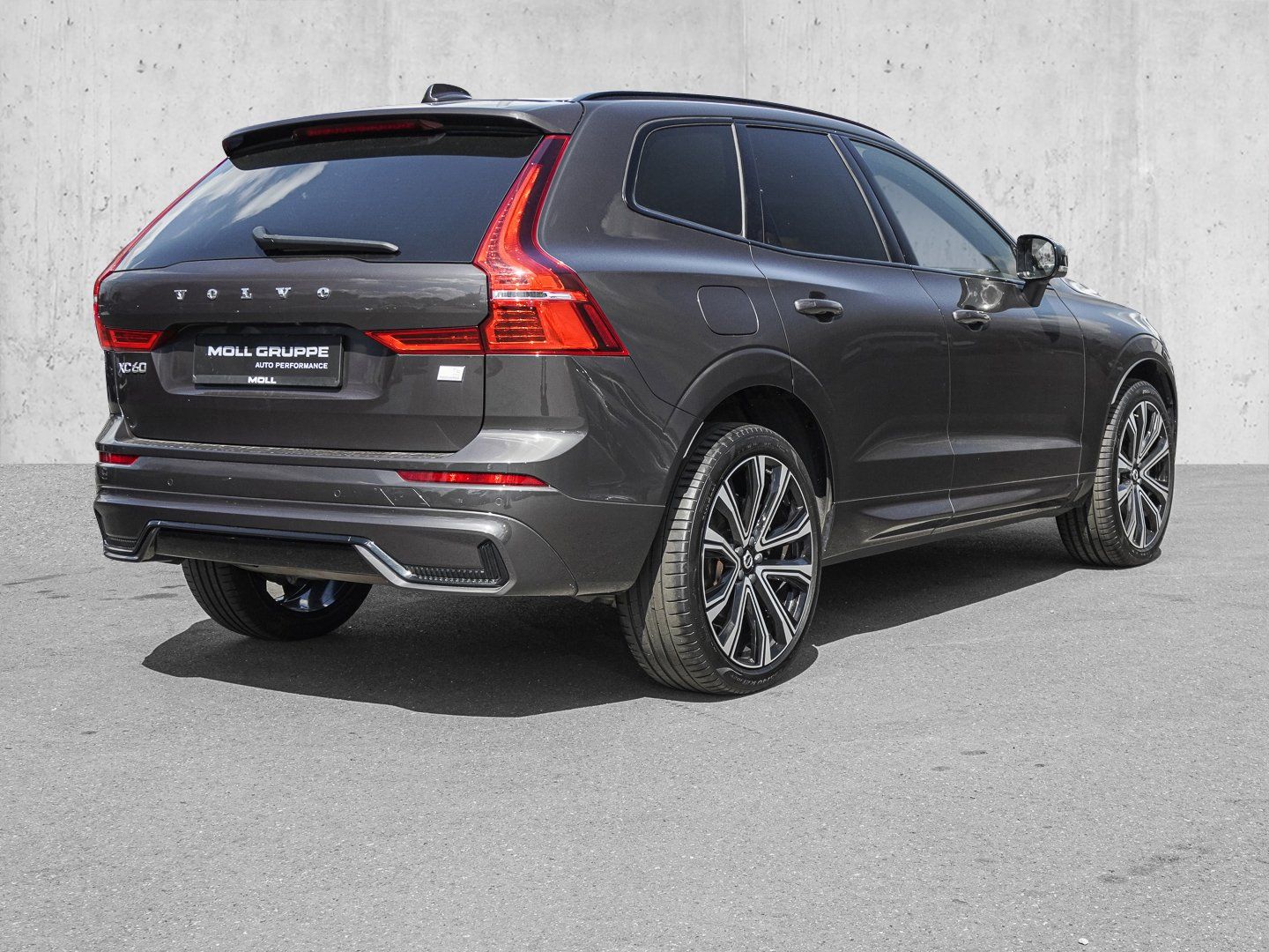 Volvo XC60 T6 AWD R-Design Plug-in Hybrid PANO HUD 360 foto 4