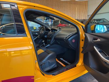 MYAUTOCENTER – Gebraucht- und Jahreswagen mit Werkstattservice in Pfaffenhofen Ford Focus *RECARO*SPORT*SitzHZ*2-ZONEN*TÜV 0127*