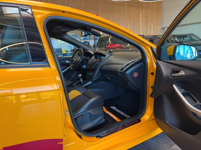 MYAUTOCENTER – Gebraucht- und Jahreswagen mit Werkstattservice in Pfaffenhofen Ford Focus *RECARO*SPORT*SitzHZ*2-ZONEN*TÜV 0127*