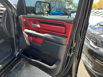 Dodge RAM Rebel 1500 4x4 Crew Cab unfallfrei