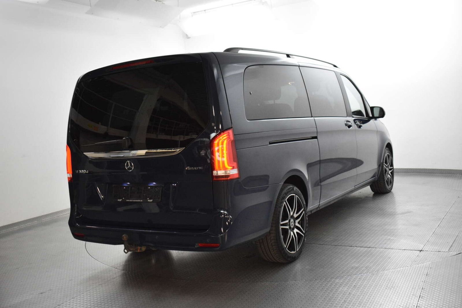 Fahrzeugabbildung Mercedes-Benz V300d 4Mat Edit Extralang AMG 19"+NIGHT+AHK+LED+
