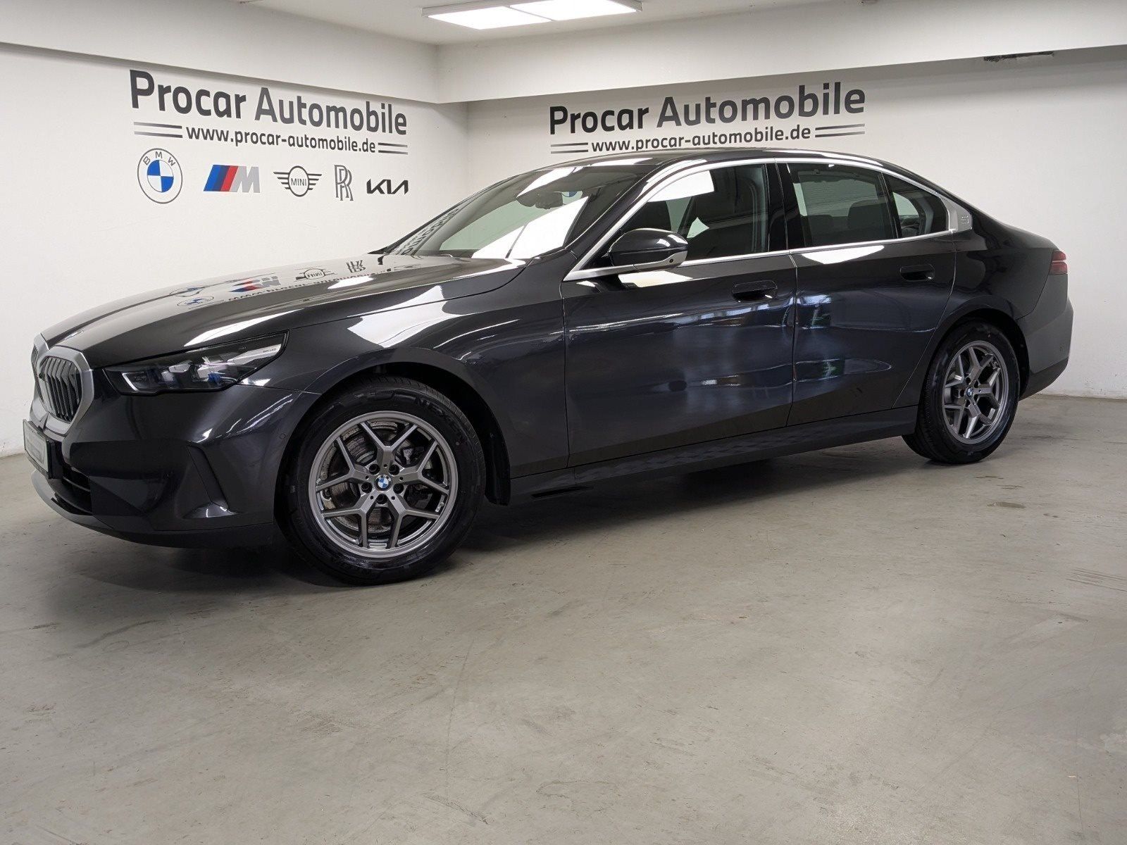 BMW 520d PANO PA 360°KAM DA NAVI DAB KOMFORTSITZE foto 2