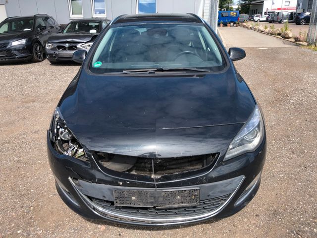 Opel Astra J Sports Tourer Innovation Frontschaden