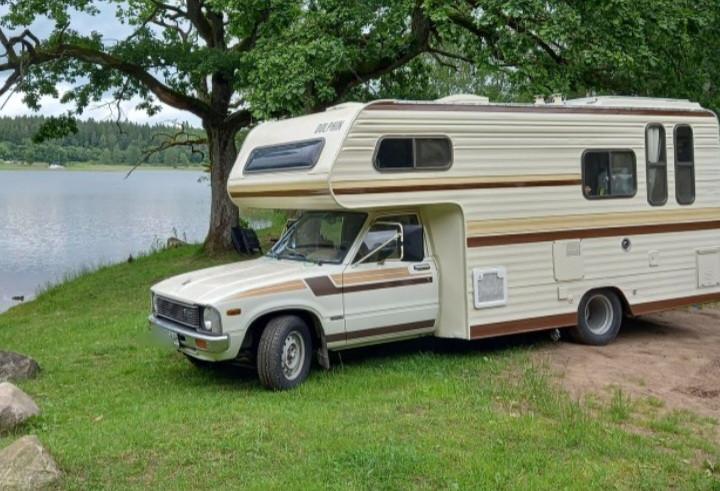 Toyota Hilux/Dolphin/Camper-H-Kennz.