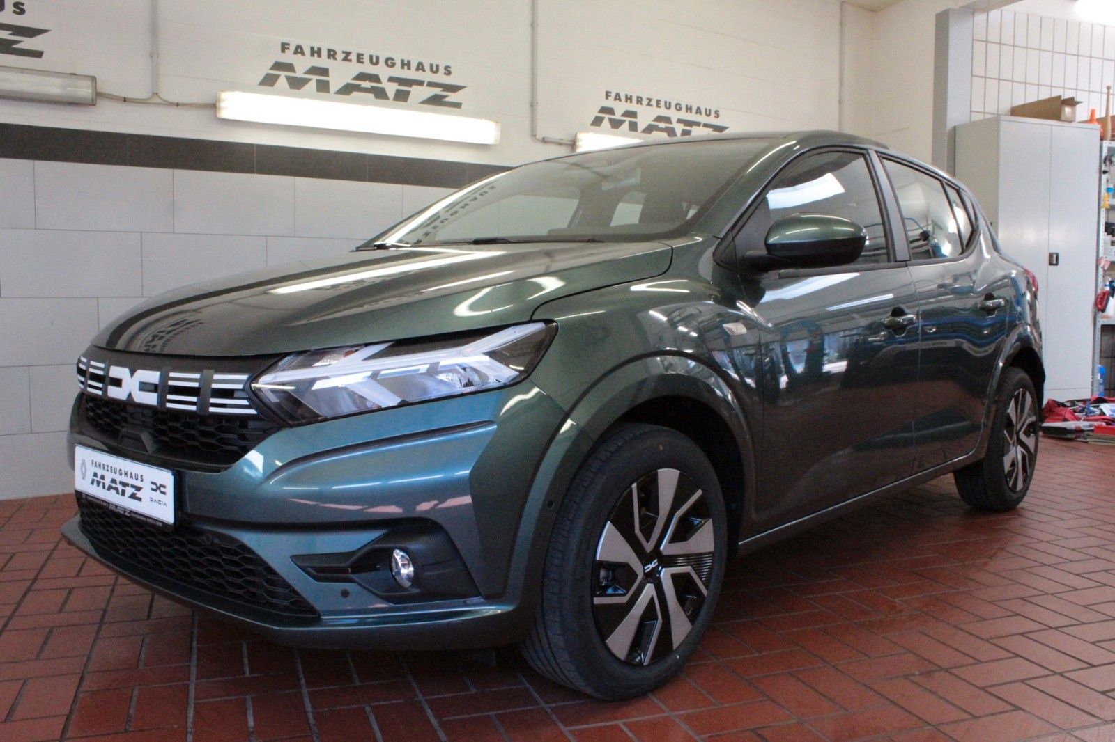 Fahrzeugabbildung Dacia Sandero TCe 100  ECO G Expression*Winterpaket*