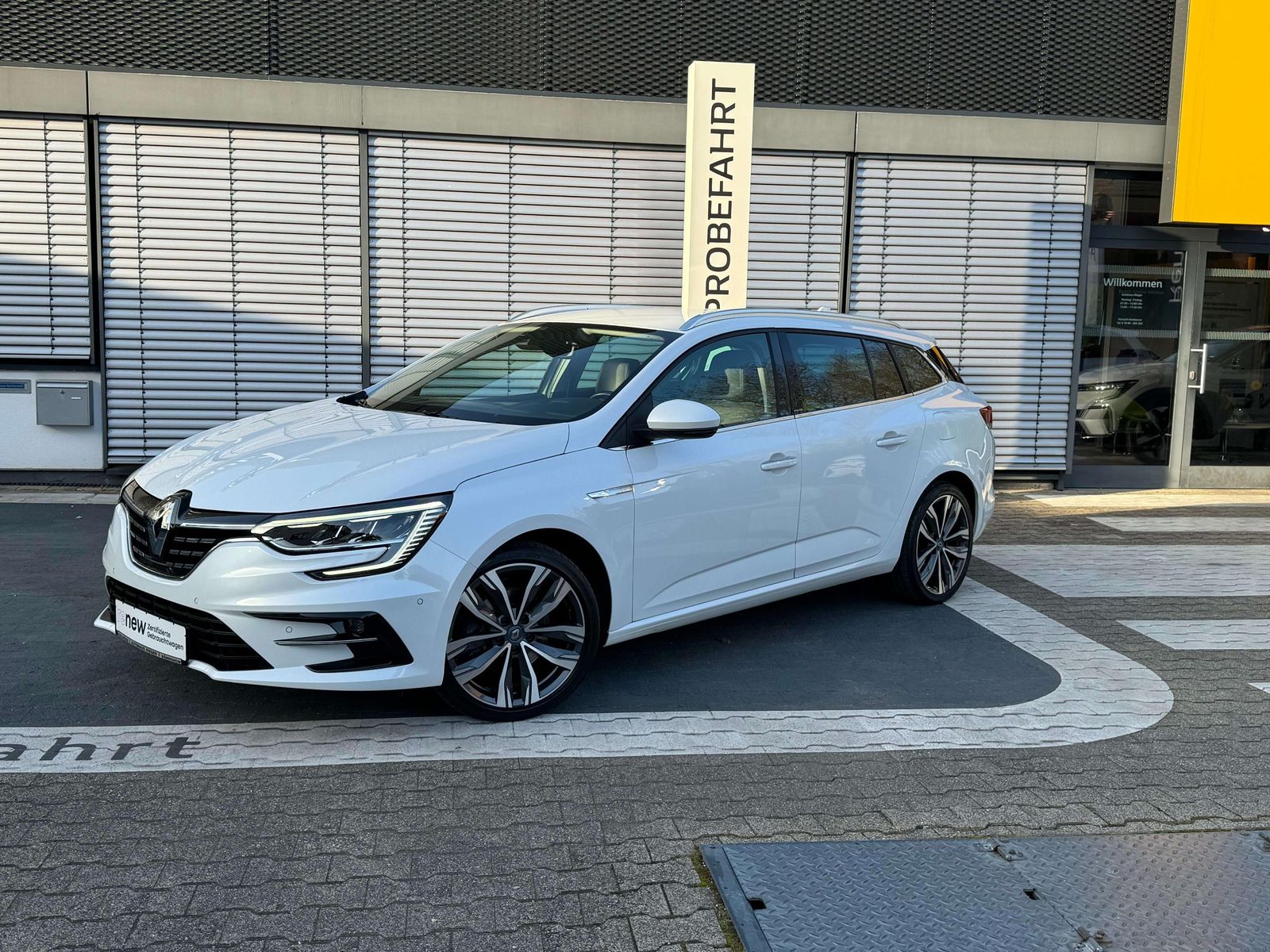 Fahrzeugabbildung Renault Megane Grandtour Intens  Plug-In Hybrid 160