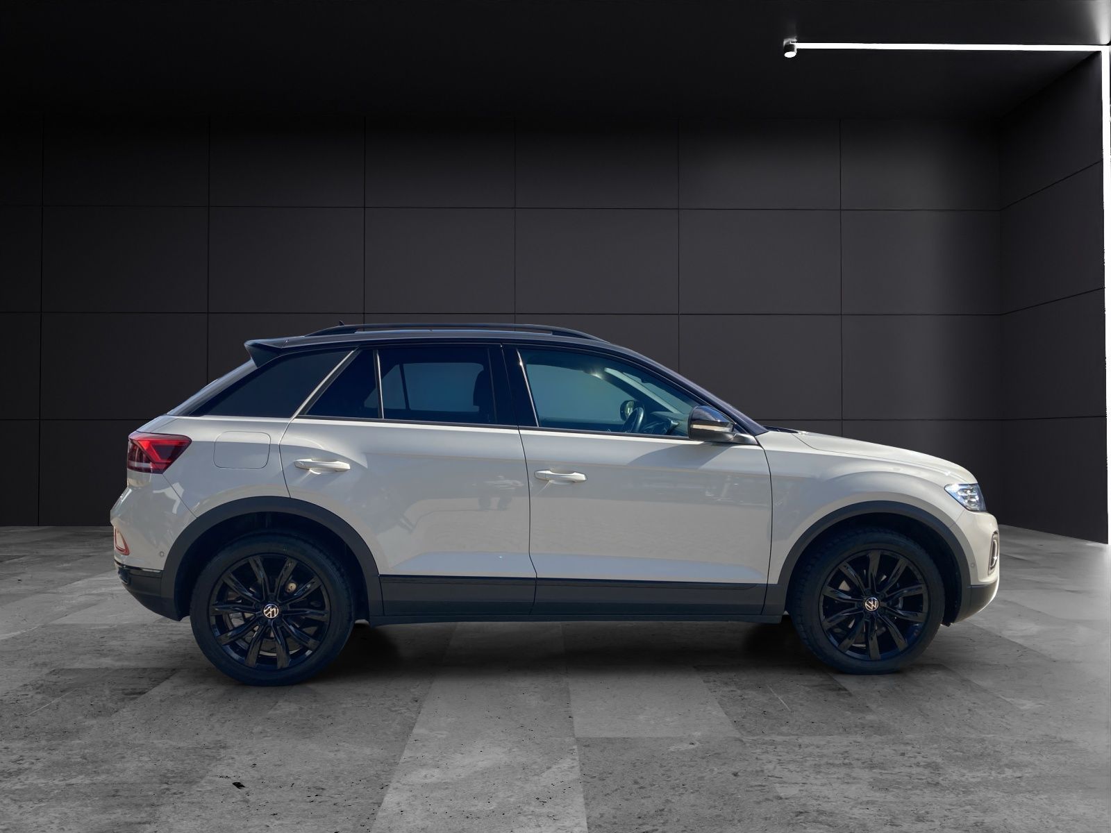 Fahrzeugabbildung Volkswagen T-Roc TSI Style DSG LED AID ACC Park-Assist SH L