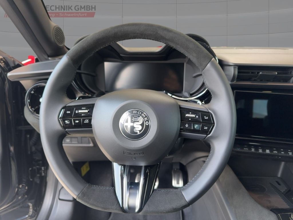 Fahrzeugabbildung Alfa Romeo Junior 145 PS Ibrida Q4 Allrad, P-Dach, 18'', Ma