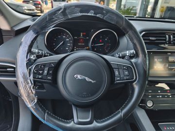 Jaguar F-Pace - 10