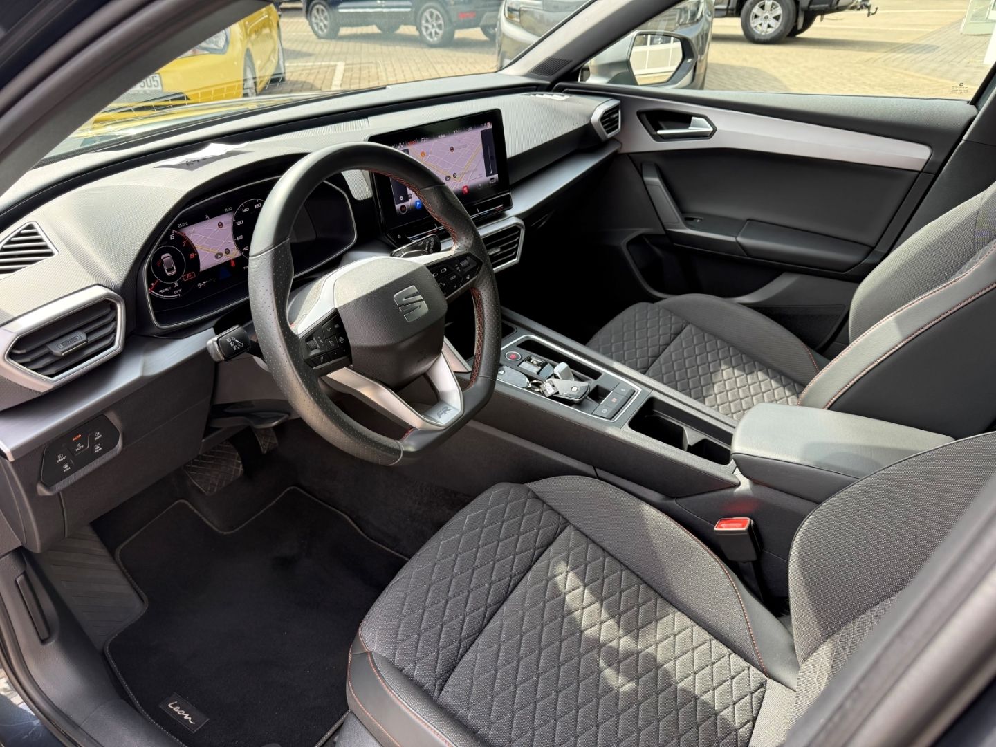 Fahrzeugabbildung SEAT Leon Sportstourer1.5eTSI FR  AHK LED Carplay Nav