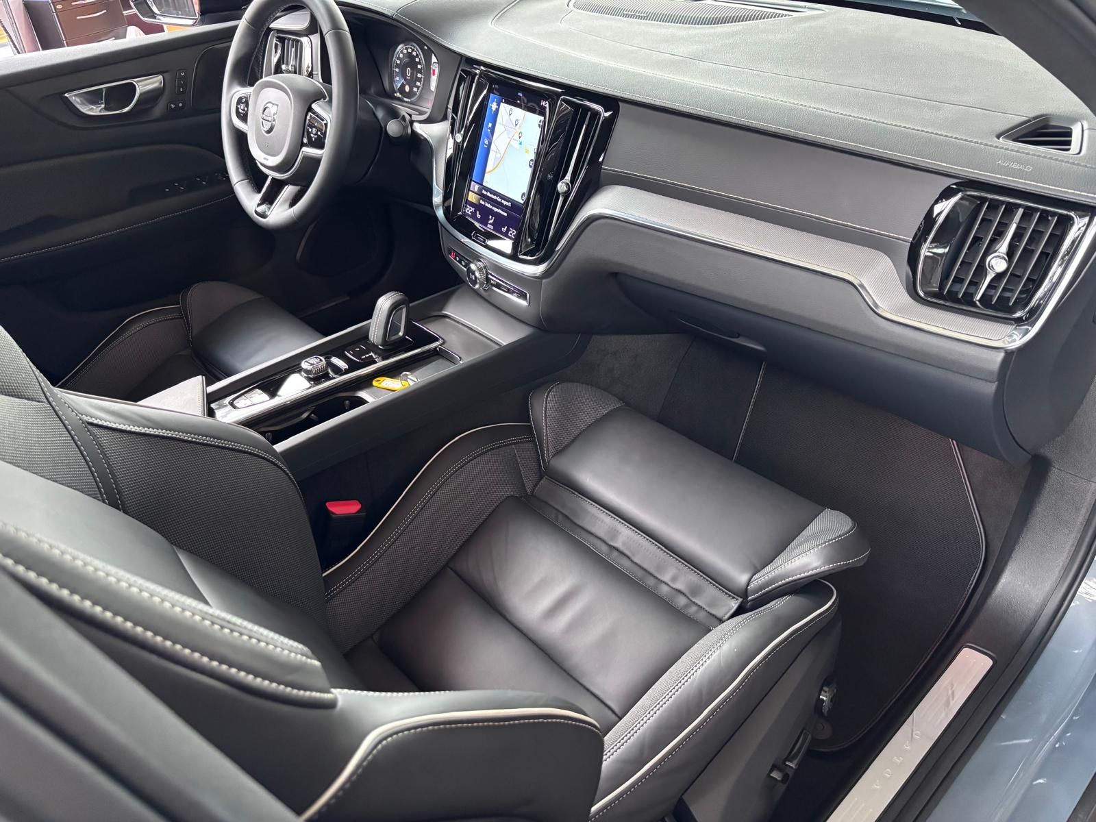 Fahrzeugabbildung Volvo S60 Lim. R Design PANO LED NAVI ALU
