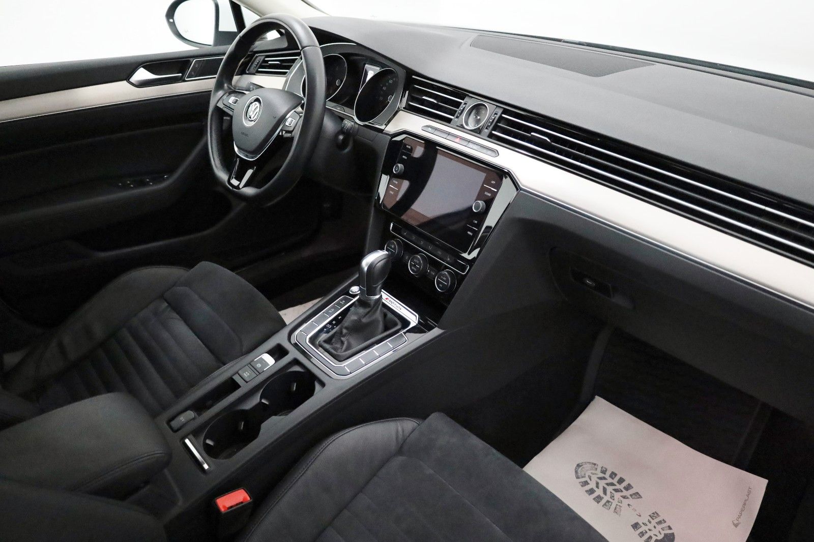 Fahrzeugabbildung Volkswagen Passat Variant Highline 4M,Navi,Kamer,ACC,AHK+WR