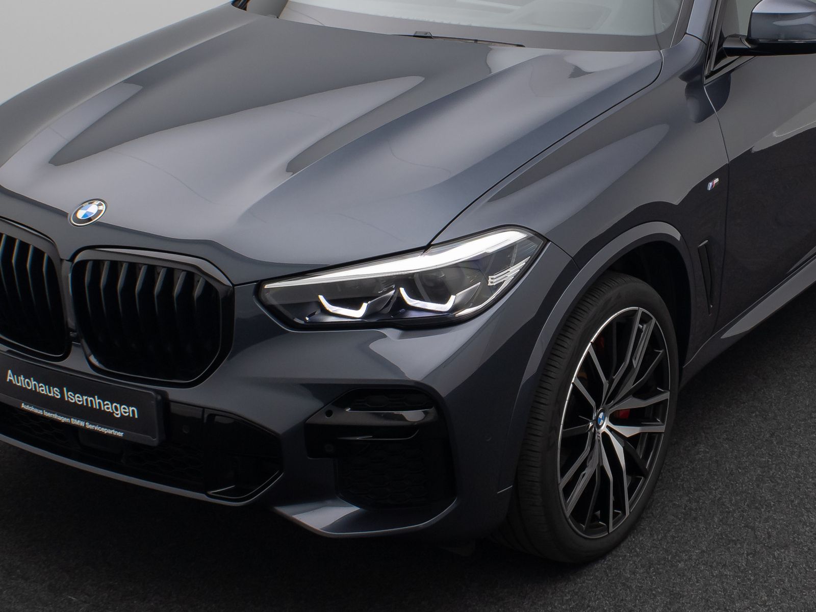 Fahrzeugabbildung BMW X5 xD30d M Sport HUD DAB DisplayKey HiFi 22Zoll