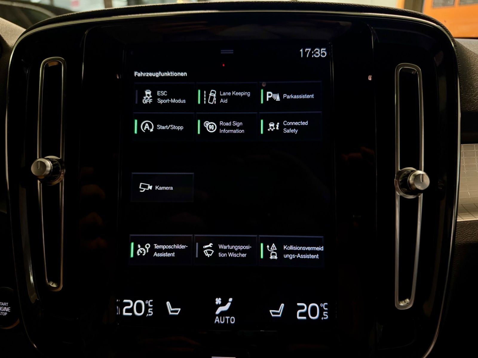 Volvo XC40 2.0 T5 AWD AUT LEDER NAVI LED CAM SHZ PDC foto 19