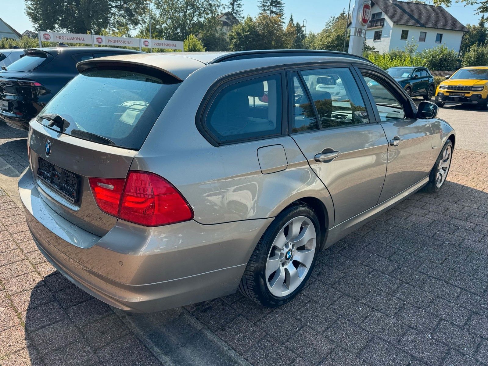 Fahrzeugabbildung BMW Baureihe Touring 320d E91 Panorama Sitzheizung