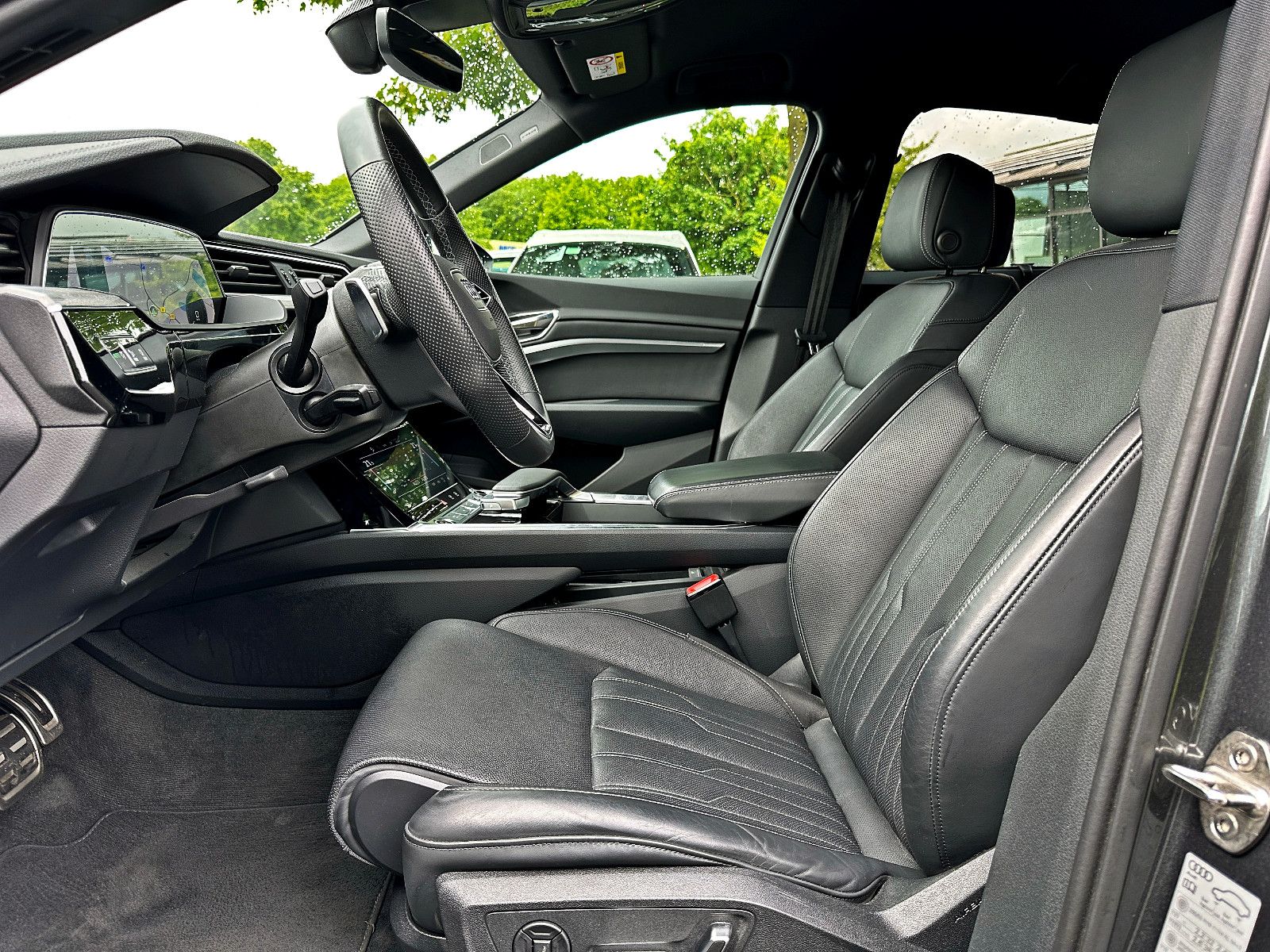 Audi Q8 e-tron - Bild 13