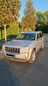 Jeep Grand Cherokee Limited 3.0 CRD Autom. Limited - silberne Jeep Grand Cherokee