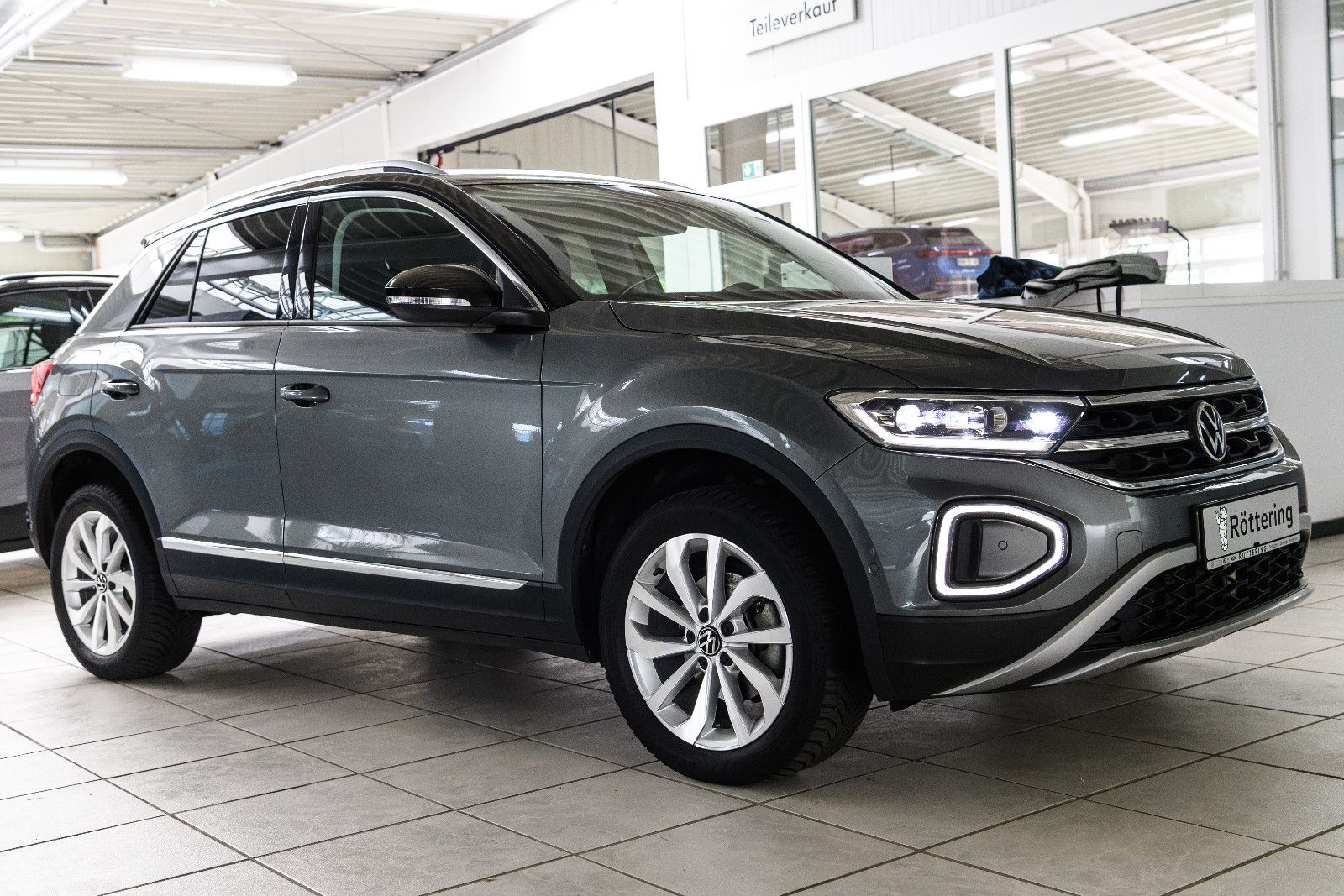 Fahrzeugabbildung Volkswagen T-Roc Style 1.5l TSI DSG +Navi +AHK +ACC +LED